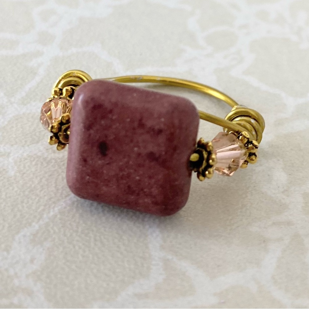 Gold-Tone Ring with Brown Ceramic and Pink Crystal beads size 5